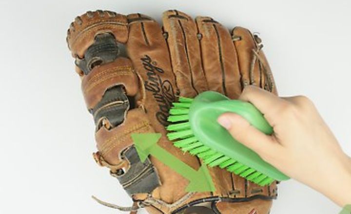 How do I Clean Baseball Gloves